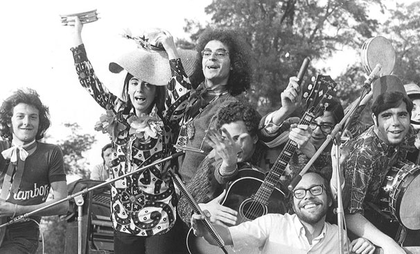 Grup-de-Folk-a-La-Ciutadella-juny-1968-1-606X366