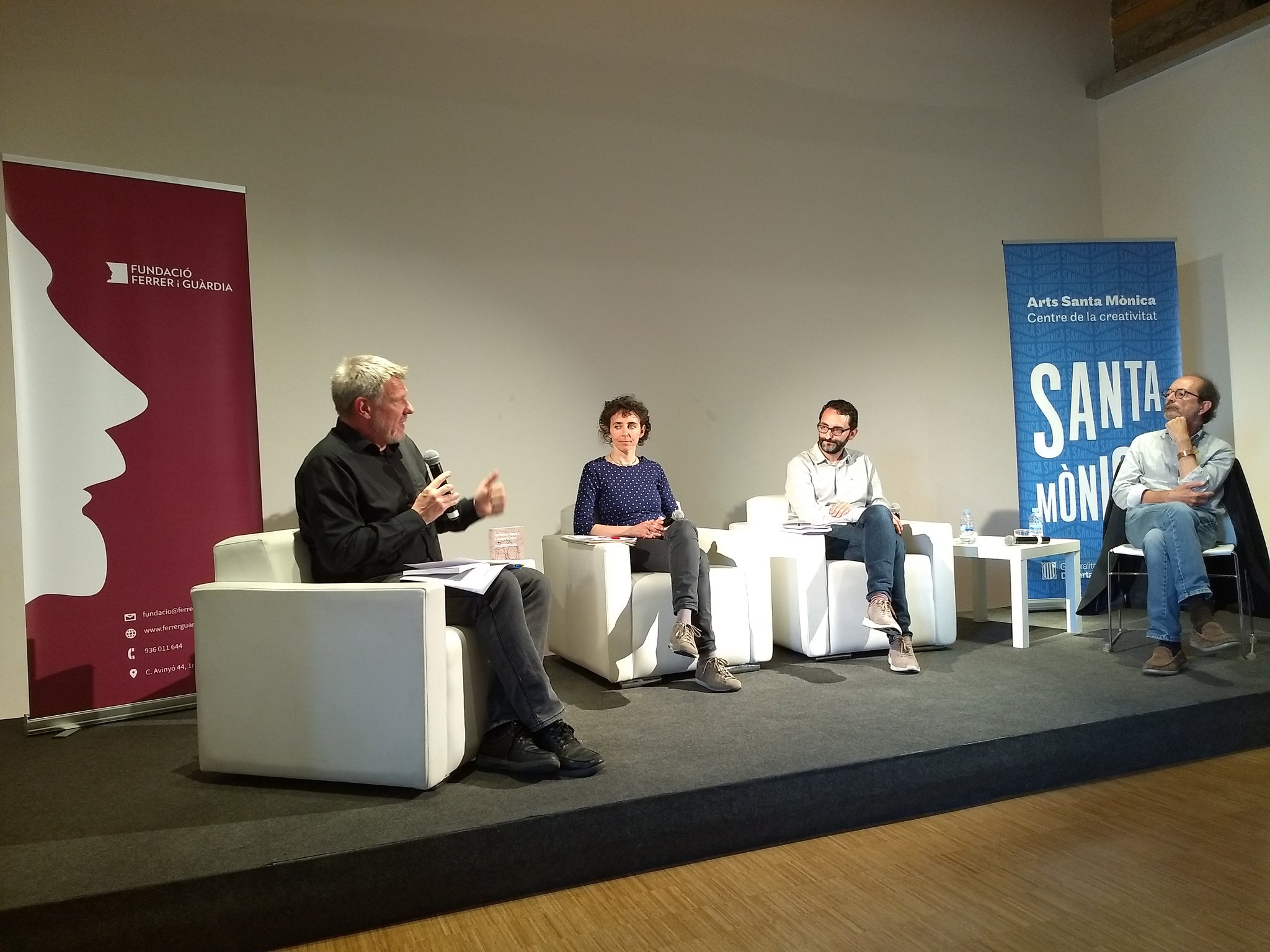 D7G398SX4AEJRNw.jpg large