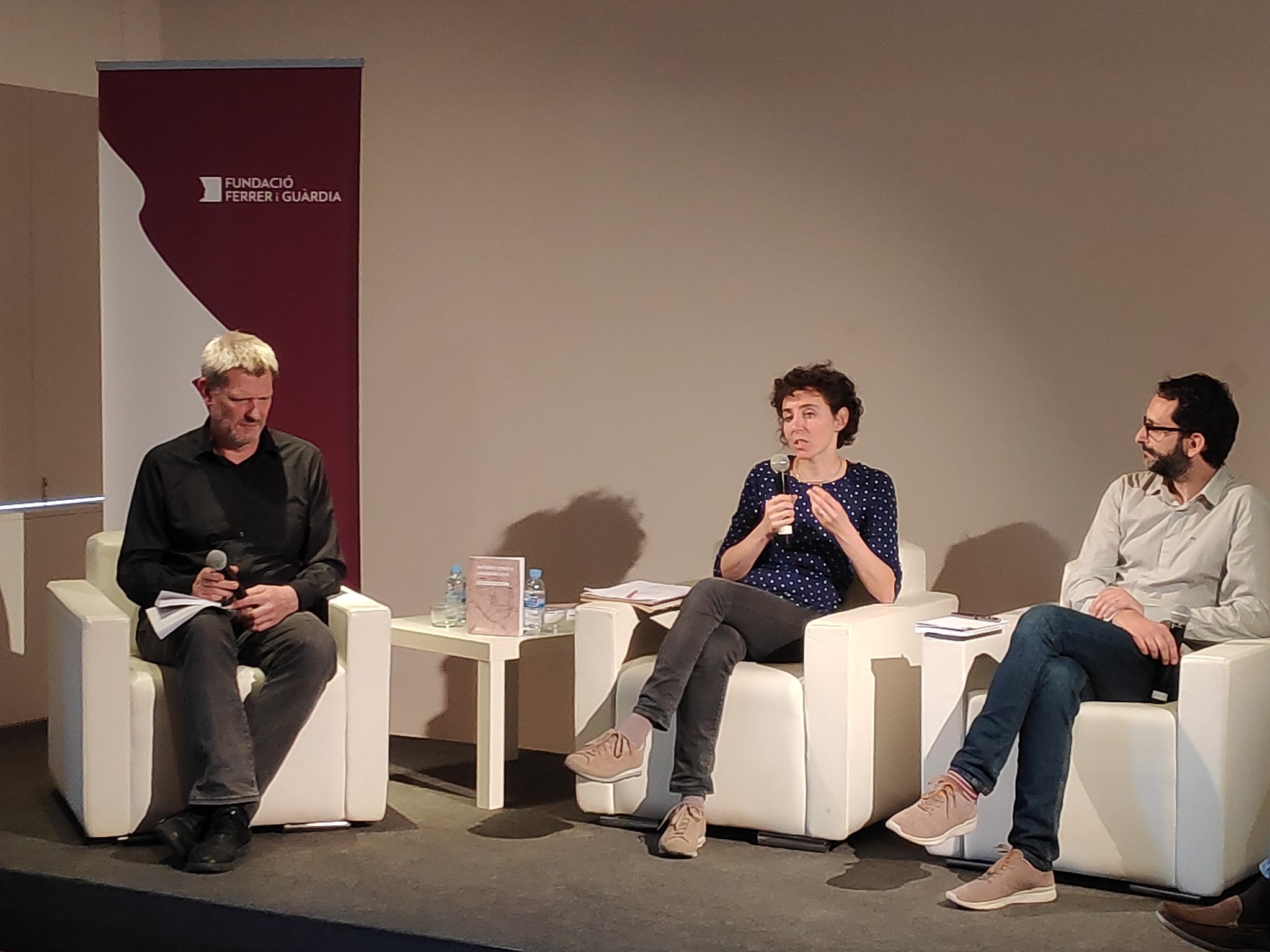 D7G5g40XkAEuSdW.jpg large