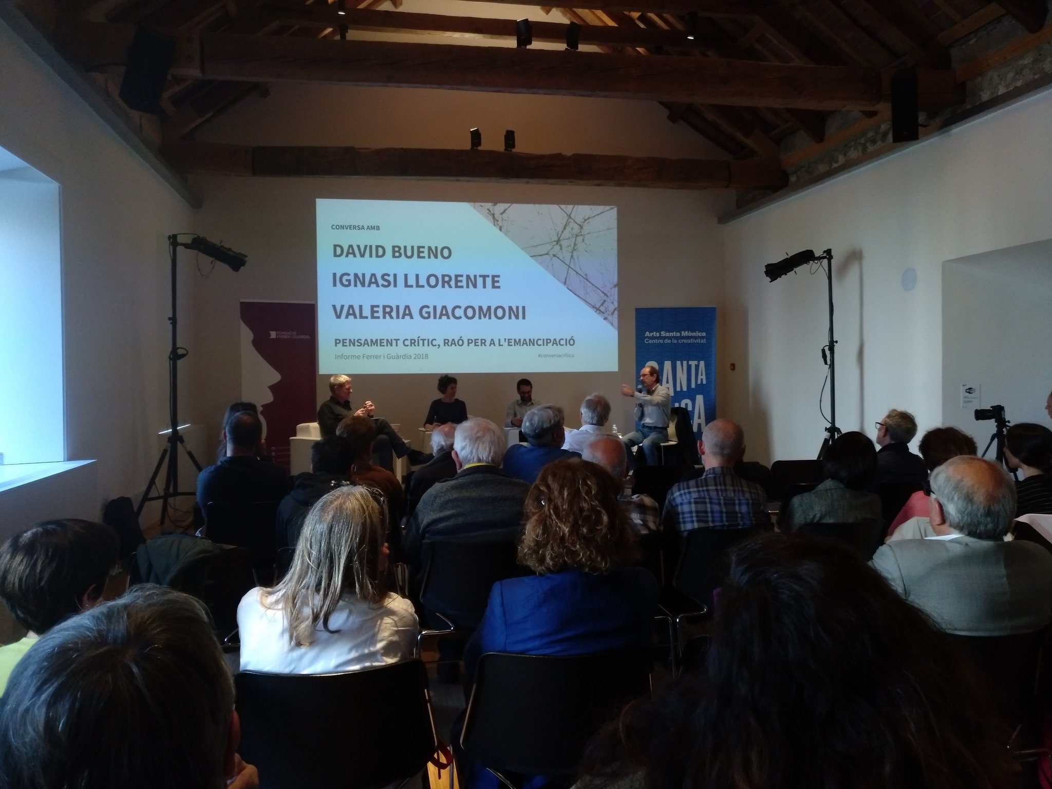 D7Gx5M8W0AA4q1S.jpg large