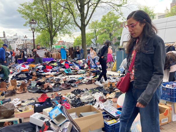 Shaday Larios. Rastrera-reduit