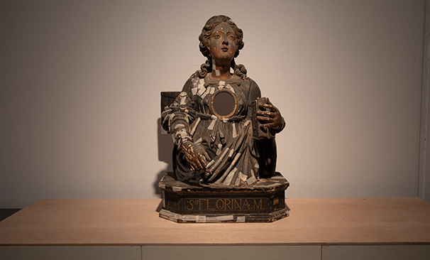 Exposició Ple de forats